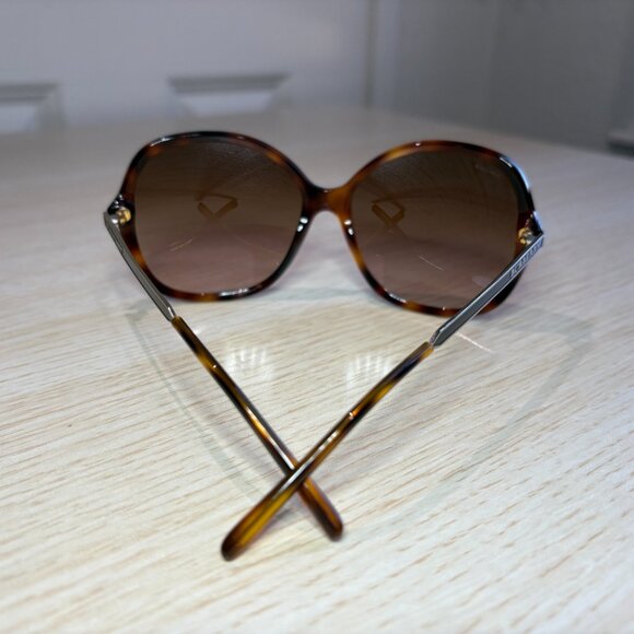 Vintage Burberry Sunglasses – Chic Oval Frame with Gradient Lenses - Picture 4 of 12